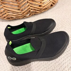 OOFOS Black and Green Women's Flats